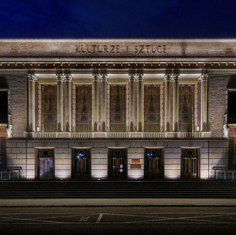 Zdjęcie Pałacu przedstawiające budynek z zewnątrz