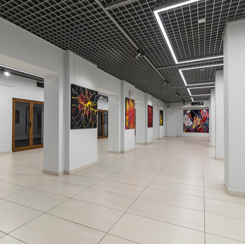 Zdjęcie wnętrza galerii sztuki