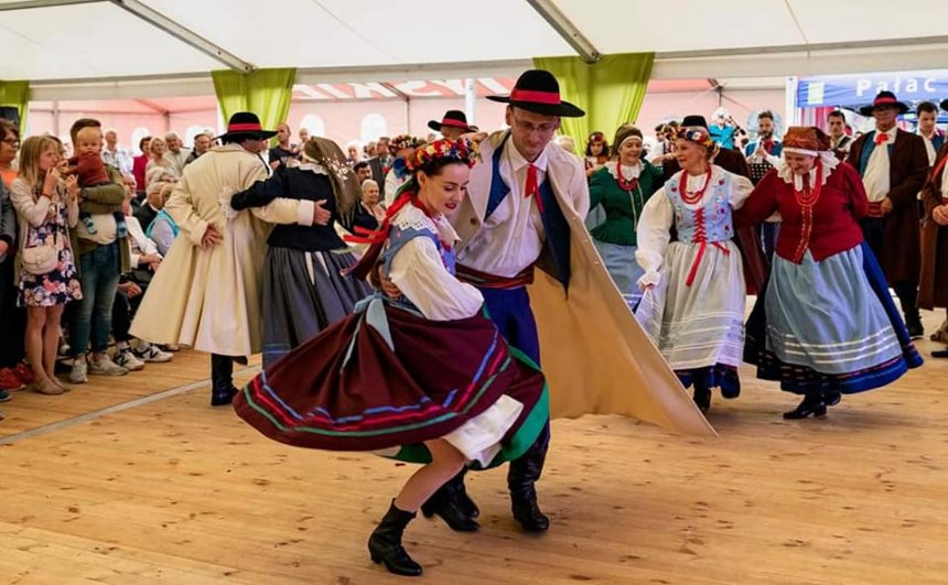 Zdjęcie przedstawiające Zespół Pieśni i Tańca PKZ Gołowianie, tańce