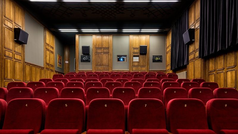 Zdjęcie Sali Kina Kadr z widokiem na widownię i kabinę kinooperatora