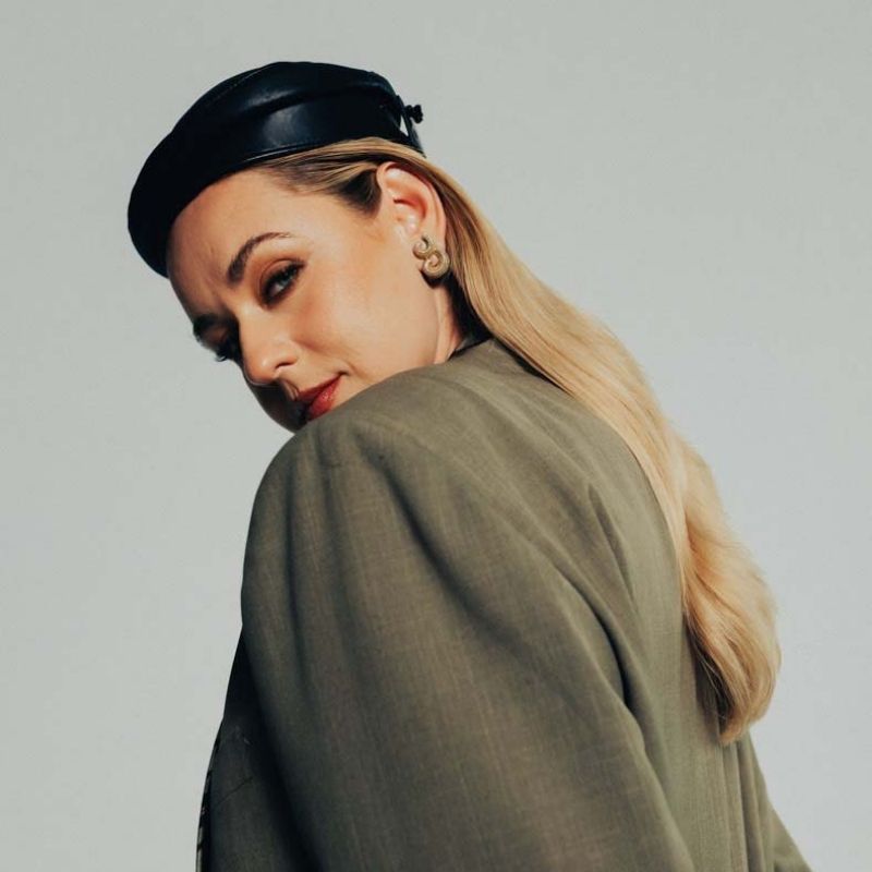 Fragment zdjęcia wokalistki Pauli Romy