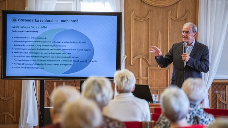 wykład dla seniorów prowadzący