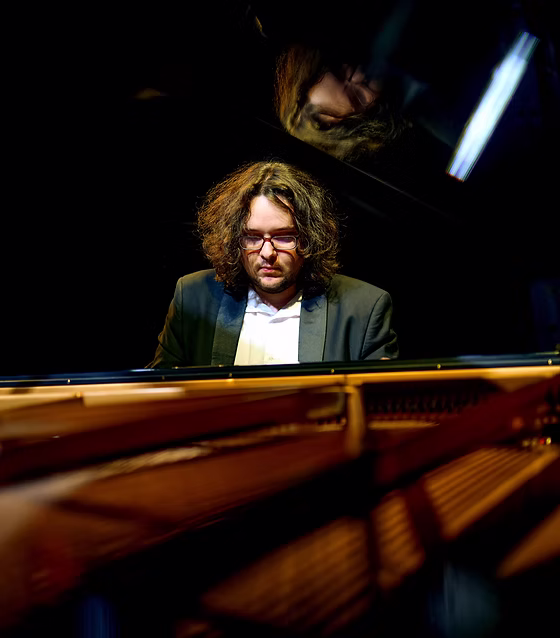 Zdjęcie promujące koncert chopinowski w wykonaniu jakuba kuszlika