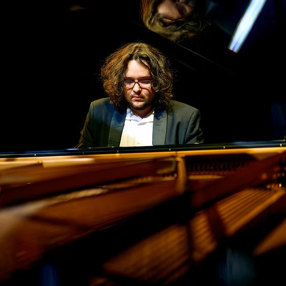 Zdjęcie promujące koncert chopinowski w wykonaniu jakuba kuszlika 1 marca