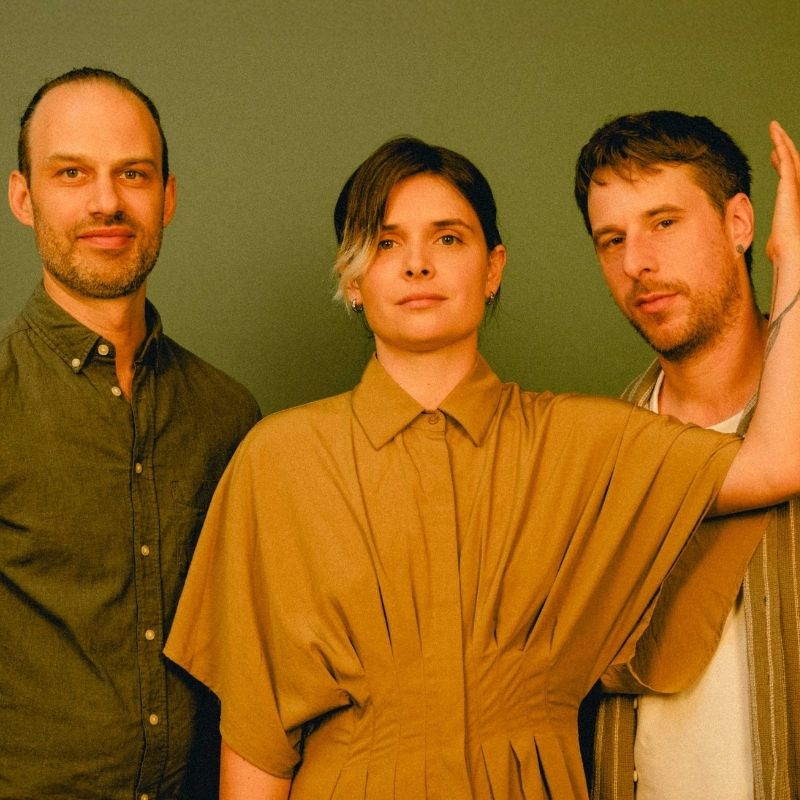 Fragment zdjęcia Gentiane MG Trio Scena|anecS