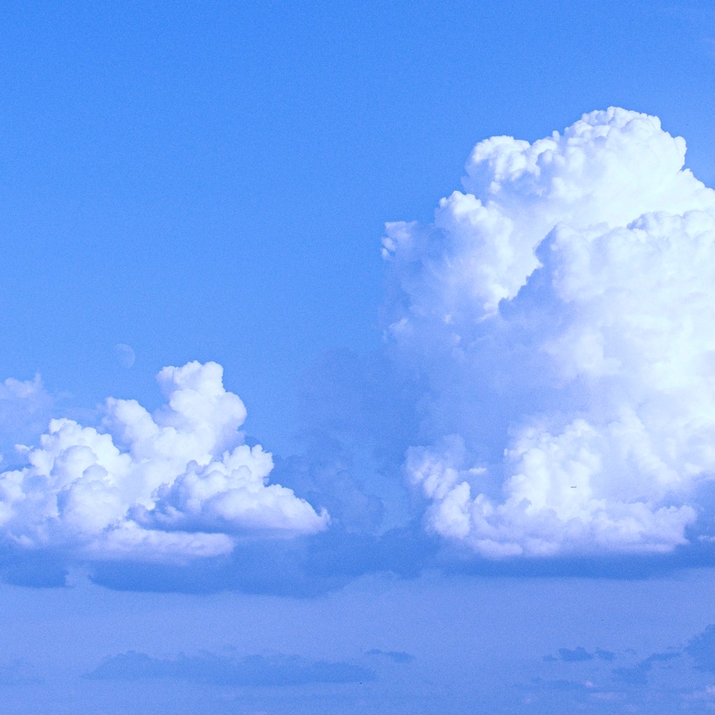 Zdjęcie przedstawia niebo