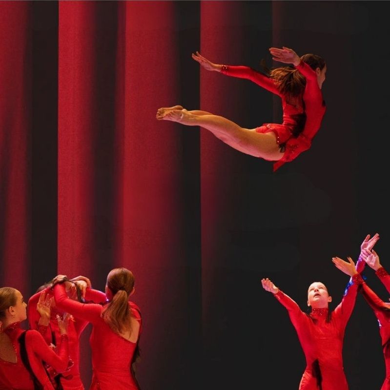 Fragment plakatu promującego spektakl Activo