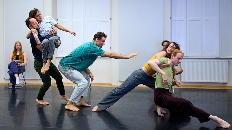 zdjęcie promujące spektakl q&a (2)