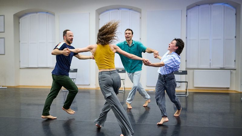 zdjęcie promujące spektakl q&a (3)