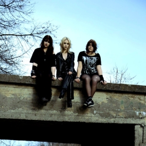 fragment zdjęcia promującego koncert zespołu The Bridge