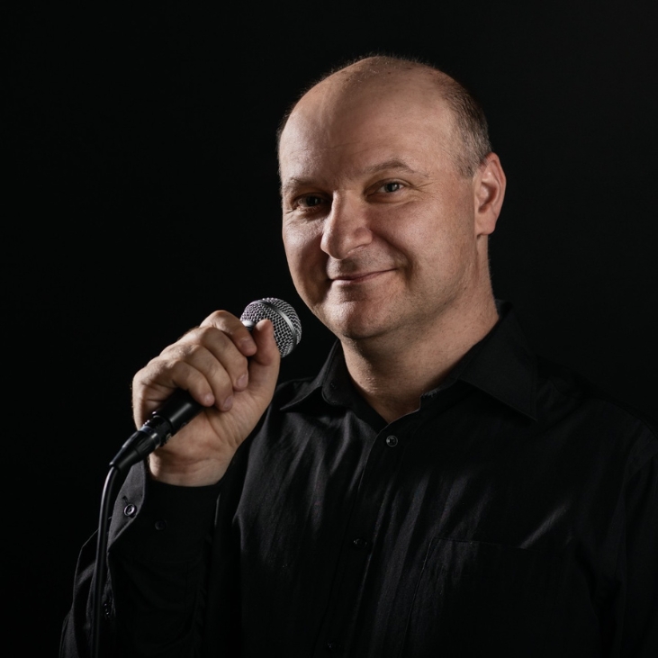 zdjęcie Paweł Bronny zapowiadające recital "mikroświaty"